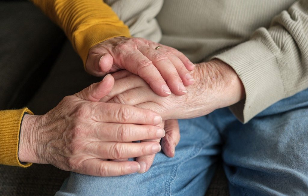 holding-hands-8649669-1280 holding-hands-8649669-1280
